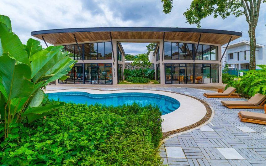 Para estrenar! Condo con jardín y línea blanca en Santa Ana Urbano