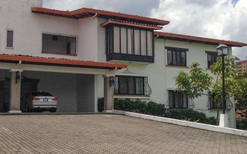 Apartamento de 3 habit.+ de servicio en Bello Horizonte Escazú