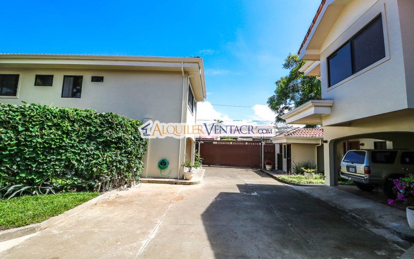 Condo de 3 habit. con jardín x Distrito 4 Guachipelín Escazú