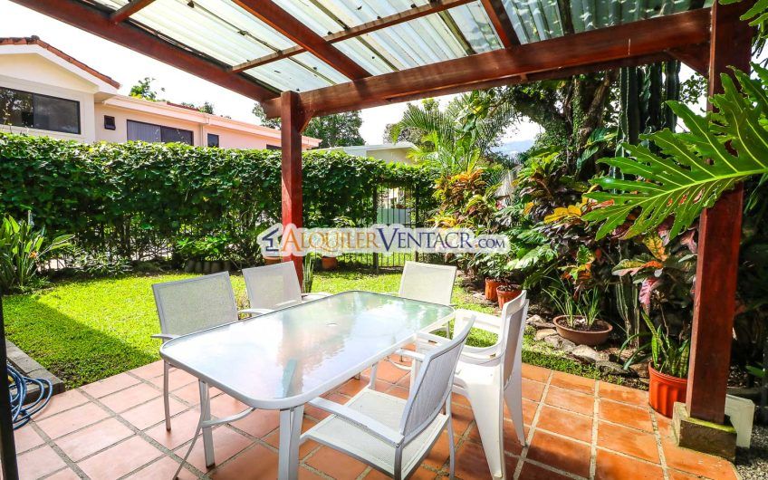 Condo de 3 habit. con jardín x Distrito 4 Guachipelín Escazú