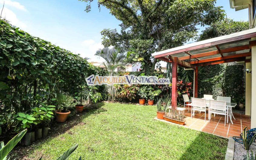 Condo de 3 habit. con jardín x Distrito 4 Guachipelín Escazú