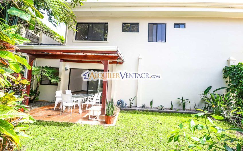 Condo de 3 habit. con jardín x Distrito 4 Guachipelín Escazú