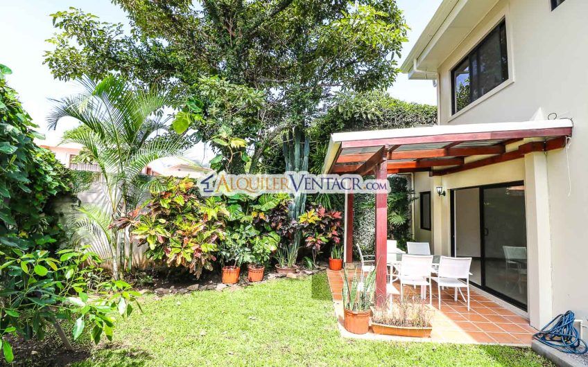 Condo de 3 habit. con jardín x Distrito 4 Guachipelín Escazú