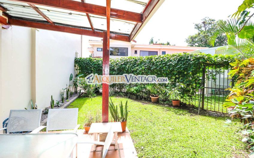 Condo de 3 habit. con jardín x Distrito 4 Guachipelín Escazú