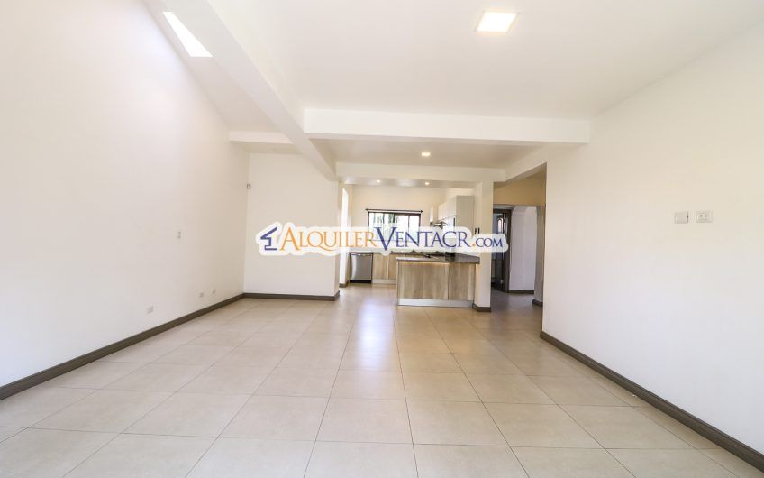 Condo de 3 habit. con jardín x Distrito 4 Guachipelín Escazú