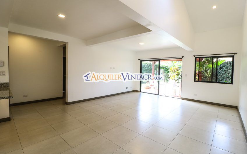 Condo de 3 habit. con jardín x Distrito 4 Guachipelín Escazú