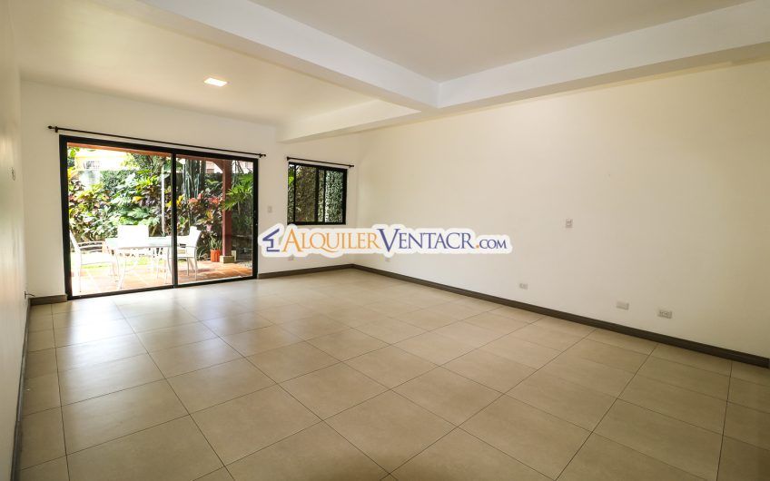 Condo de 3 habit. con jardín x Distrito 4 Guachipelín Escazú