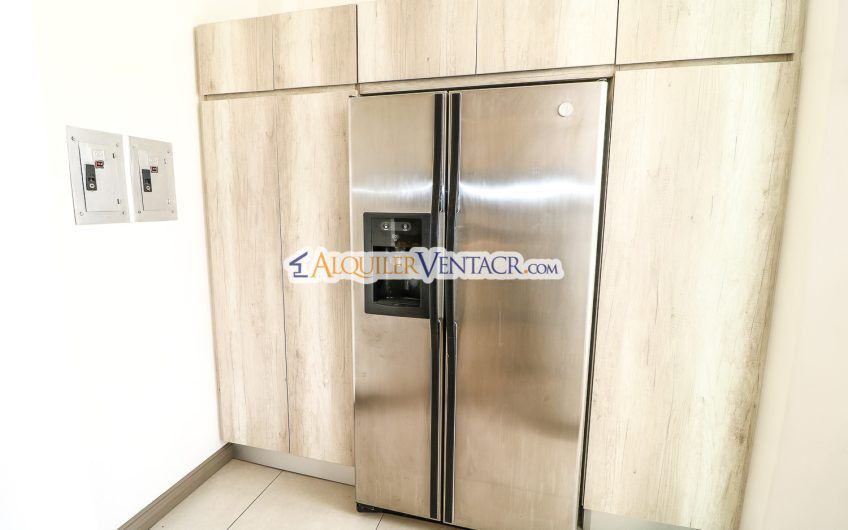 Condo de 3 habit. con jardín x Distrito 4 Guachipelín Escazú