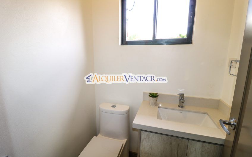 Condo de 3 habit. con jardín x Distrito 4 Guachipelín Escazú