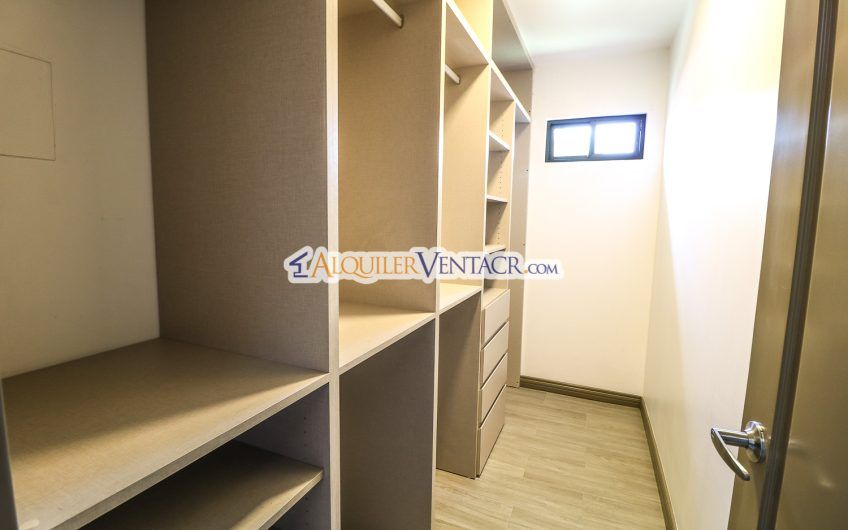 Condo de 3 habit. con jardín x Distrito 4 Guachipelín Escazú