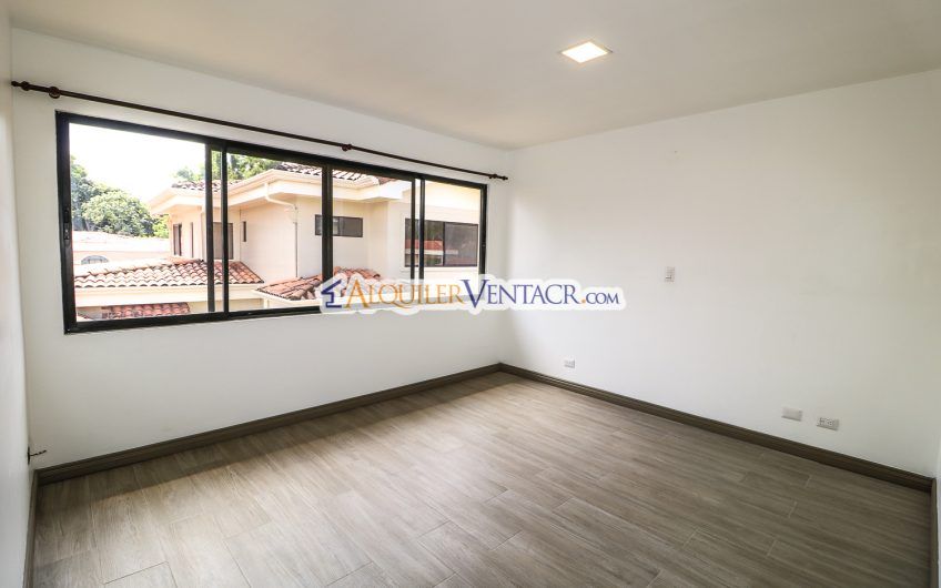 Condo de 3 habit. con jardín x Distrito 4 Guachipelín Escazú