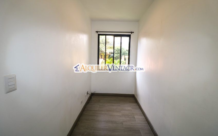 Condo de 3 habit. con jardín x Distrito 4 Guachipelín Escazú