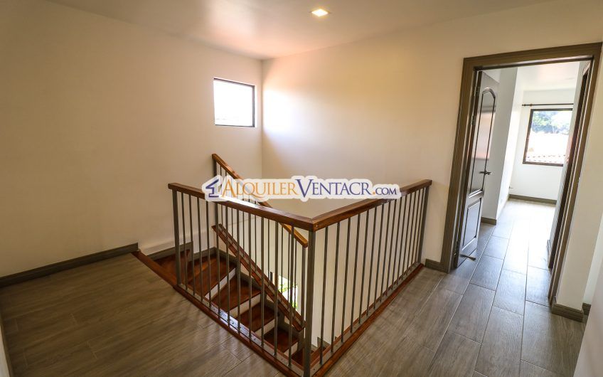 Condo de 3 habit. con jardín x Distrito 4 Guachipelín Escazú