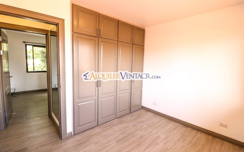 Condo de 3 habit. con jardín x Distrito 4 Guachipelín Escazú