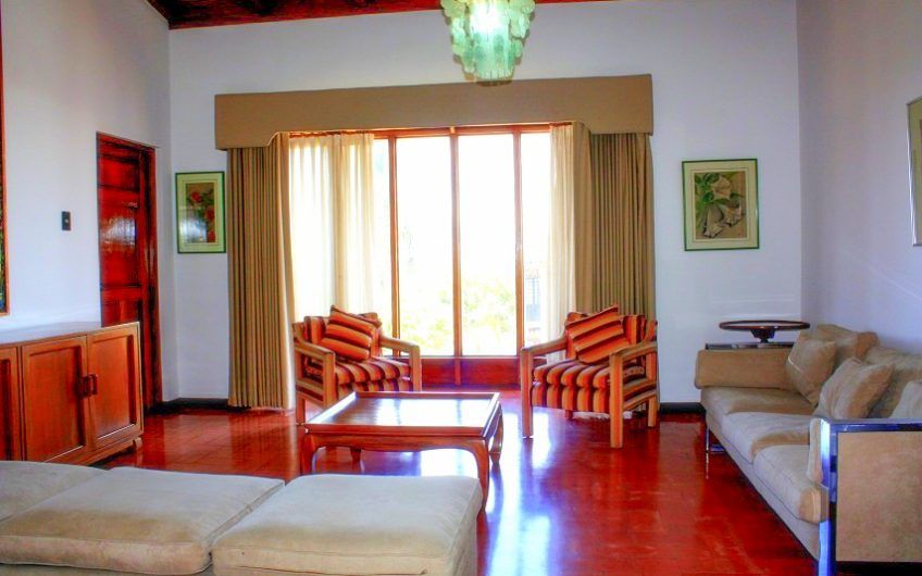 Apartamento de 3 habit.+ de servicio en Bello Horizonte Escazú