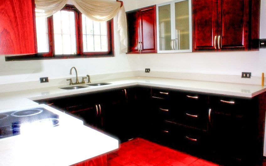 Apartamento de 3 habit.+ de servicio en Bello Horizonte Escazú