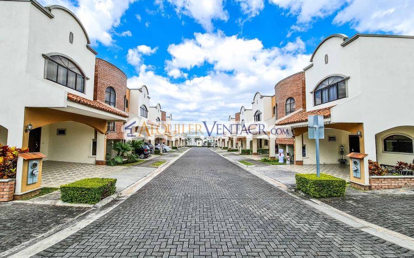 Alquiler Condominio Moderno en Bello Horizonte Escazú | 1 Planta | 2 Hab | Piscina | Seguridad 24/7