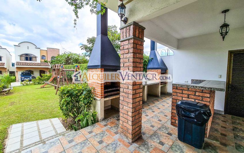 Alquiler Condominio Moderno en Bello Horizonte Escazú | 1 Planta | 2 Hab | Piscina | Seguridad 24/7