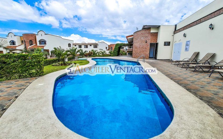 Alquiler Condominio Moderno en Bello Horizonte Escazú | 1 Planta | 2 Hab | Piscina | Seguridad 24/7