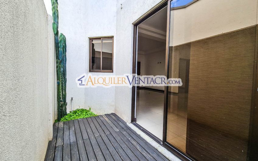 Alquiler Condominio Moderno en Bello Horizonte Escazú | 1 Planta | 2 Hab | Piscina | Seguridad 24/7