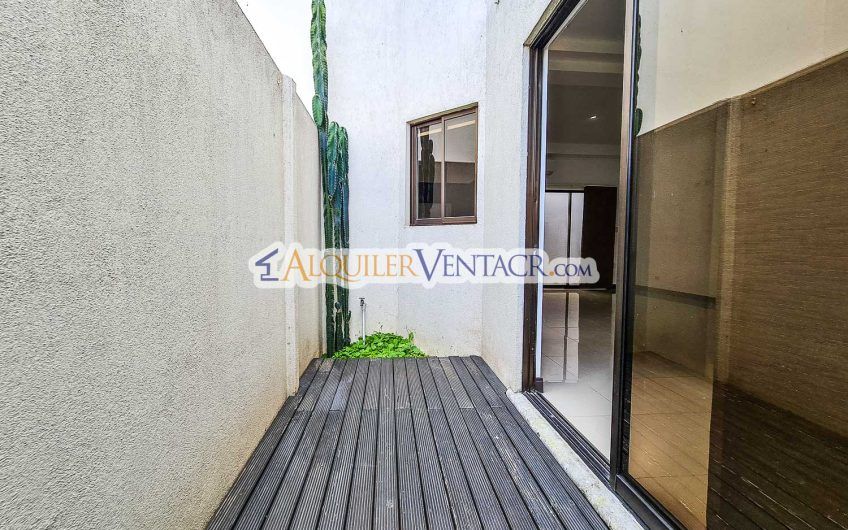 Alquiler Condominio Moderno en Bello Horizonte Escazú | 1 Planta | 2 Hab | Piscina | Seguridad 24/7