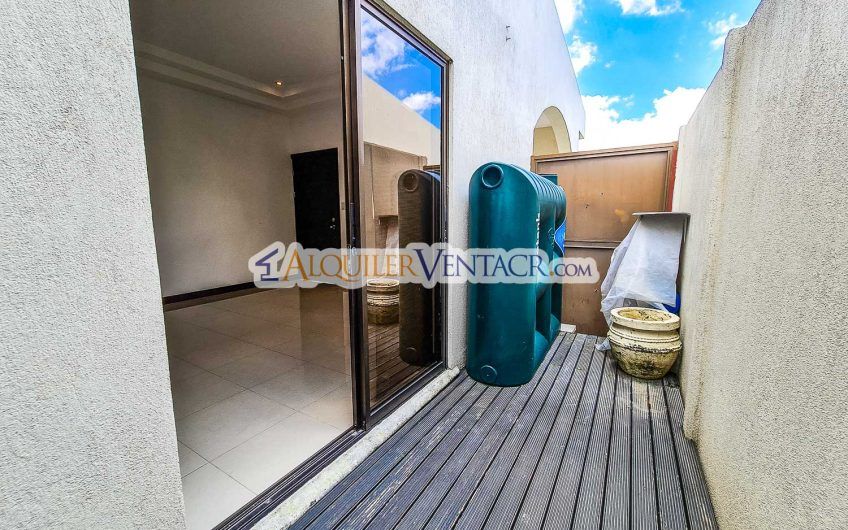 Alquiler Condominio Moderno en Bello Horizonte Escazú | 1 Planta | 2 Hab | Piscina | Seguridad 24/7