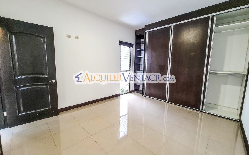 Alquiler Condominio Moderno en Bello Horizonte Escazú | 1 Planta | 2 Hab | Piscina | Seguridad 24/7