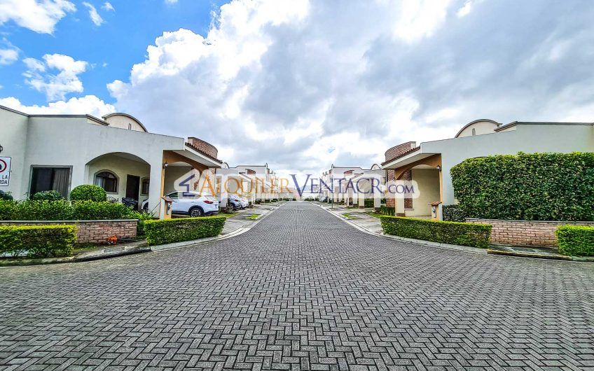 Alquiler Condominio Moderno en Bello Horizonte Escazú | 1 Planta | 2 Hab | Piscina | Seguridad 24/7