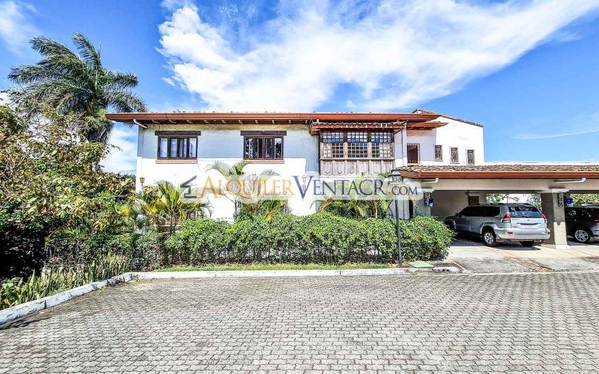 Apartamento con vista de 3 habit.+ de servicio Bello Horizonte Escazú