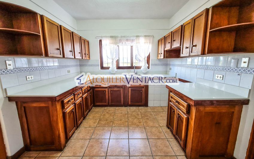 Apartamento con vista de 3 habit.+ de servicio Bello Horizonte Escazú