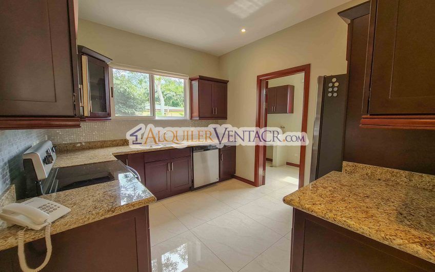 Lujoso apartamento amueblado de 2 habit. en San Rafael Escazú