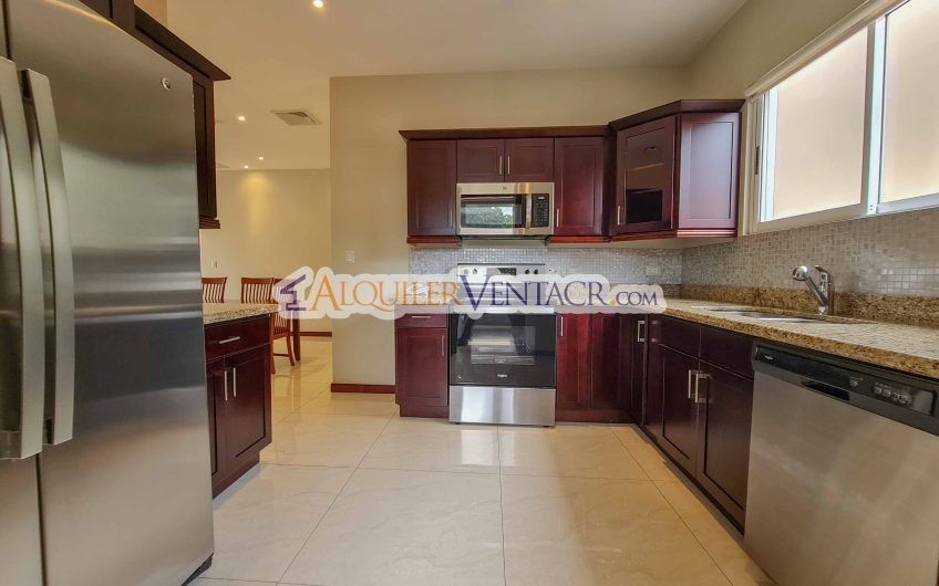 Lujoso apartamento amueblado de 2 habit. en San Rafael Escazú