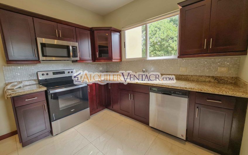 Lujoso apartamento amueblado de 2 habit. en San Rafael Escazú