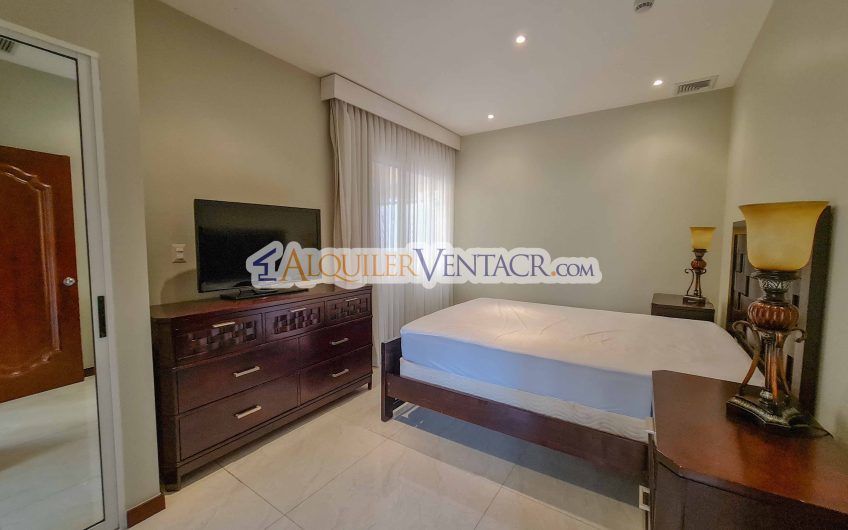 Lujoso apartamento amueblado de 2 habit. en San Rafael Escazú