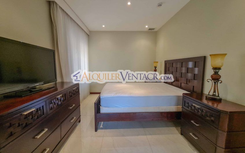 Lujoso apartamento amueblado de 2 habit. en San Rafael Escazú