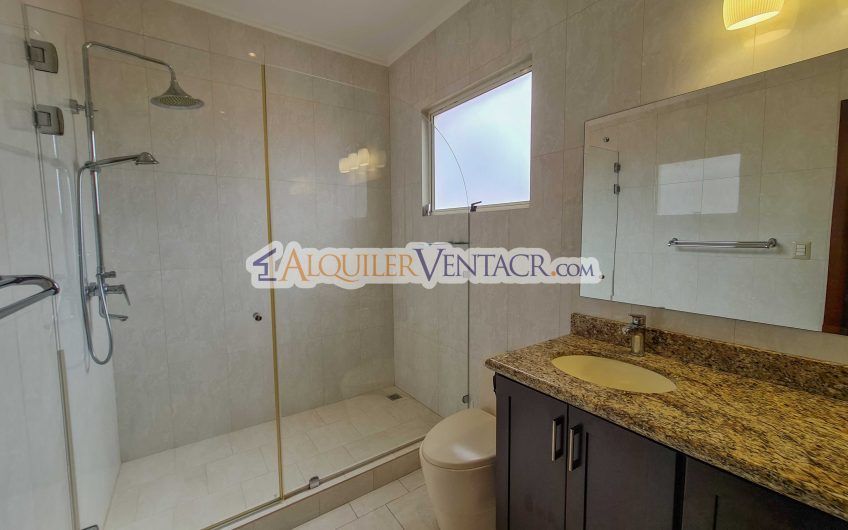 Lujoso apartamento amueblado de 2 habit. en San Rafael Escazú