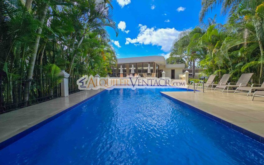 Apartamento de 330 m2 con full vista en Bello Horizonte Escazú