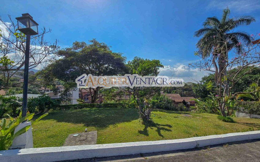 Apartamento con vista de 3 habit.+ de servicio Bello Horizonte Escazú