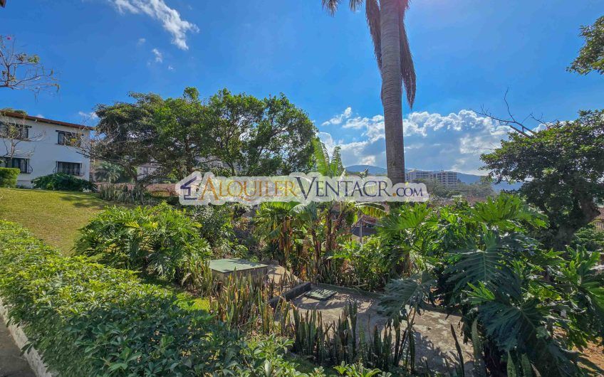 Apartamento con vista de 3 habit.+ de servicio Bello Horizonte Escazú