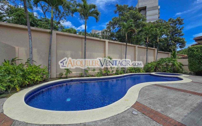 Condo de 305 m2 de 4 habit. en Trejos Montealegre x Avenida Escazú