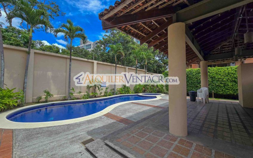 Condo de 305 m2 de 4 habit. en Trejos Montealegre x Avenida Escazú