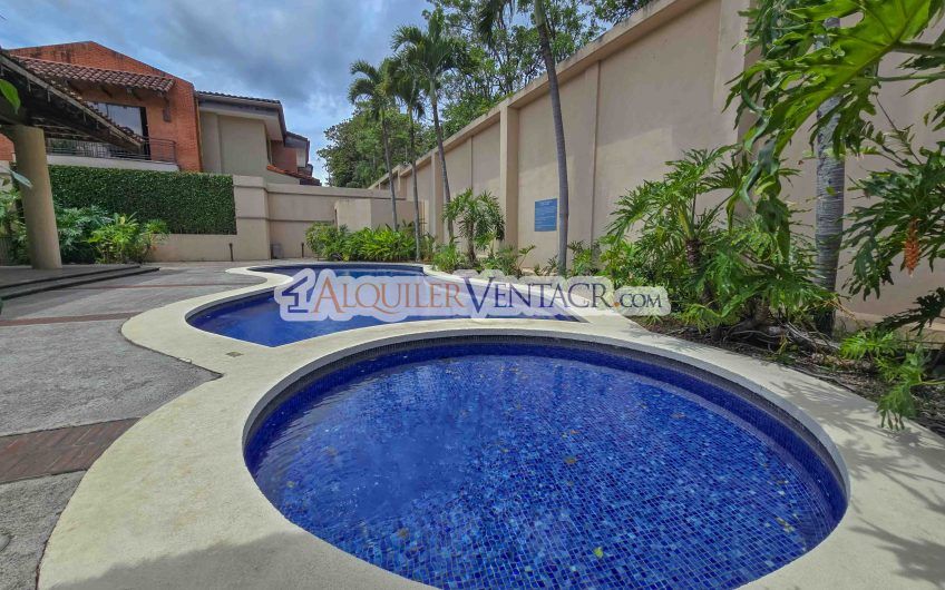 Condo de 305 m2 de 4 habit. en Trejos Montealegre x Avenida Escazú