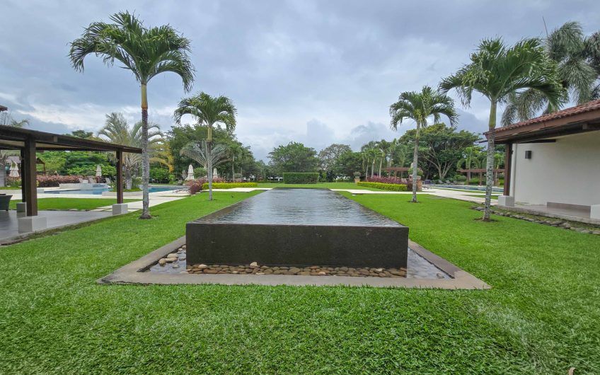 La Hacienda del Bosque Santa Ana Río Oro! Lote plano de 843 m2