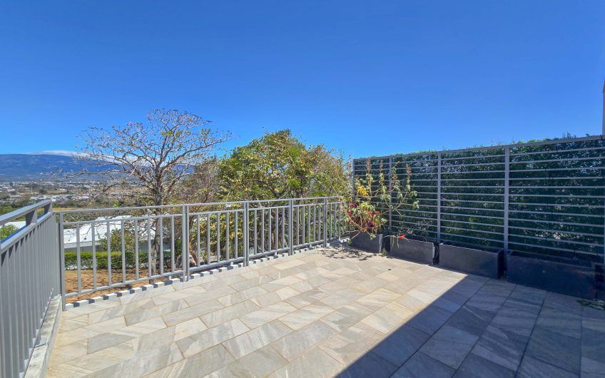 The Ivy Guachipelín Escazú! Apartamento de un nivel con terrazas y vista