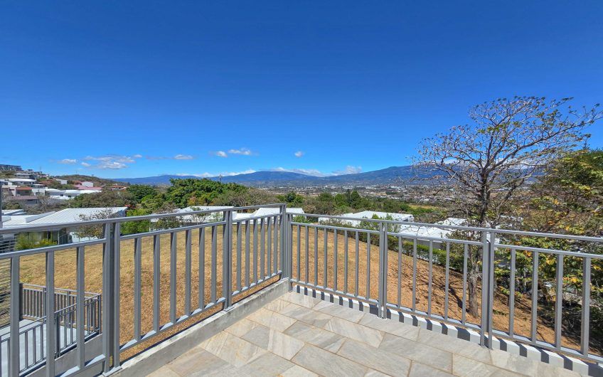 The Ivy Guachipelín Escazú! Apartamento de un nivel con terrazas y vista