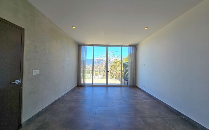 The Ivy Guachipelín Escazú! Apartamento de un nivel con terrazas y vista