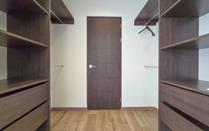 The Ivy Guachipelín Escazú! Apartamento de un nivel con terrazas y vista