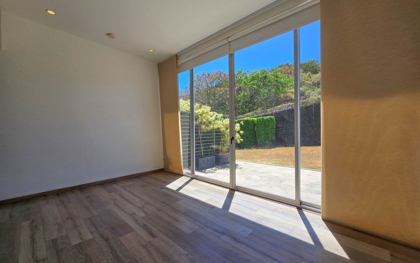 The Ivy Guachipelín Escazú! Apartamento de un nivel con terrazas y vista