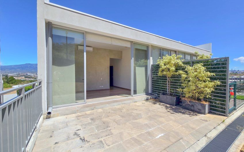 The Ivy Guachipelín Escazú! Apartamento de un nivel con terrazas y vista