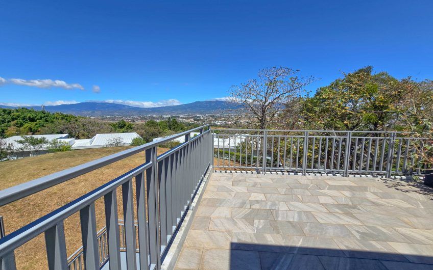 The Ivy Guachipelín Escazú! Apartamento de un nivel con terrazas y vista